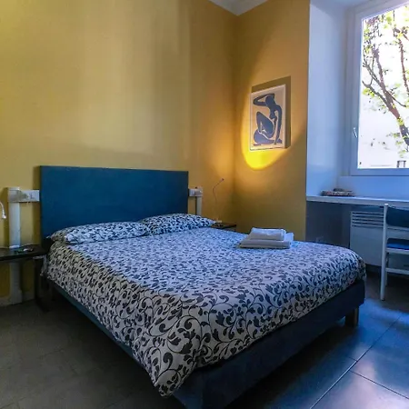 Alojamento de Acomodação e Pequeno-almoço Paola 4*