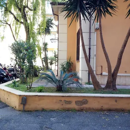 Alojamento de Acomodação e Pequeno-almoço Paola 4*