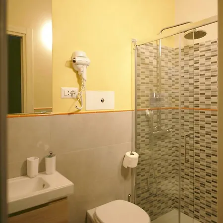 Alojamento de Acomodação e Pequeno-almoço Paola 4*